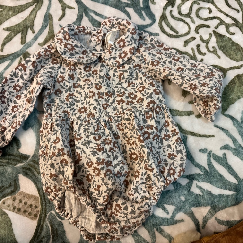 Rylee + cru onesie romper longsleeve floral 6-12 months cotton organic - Picture 3 of 3